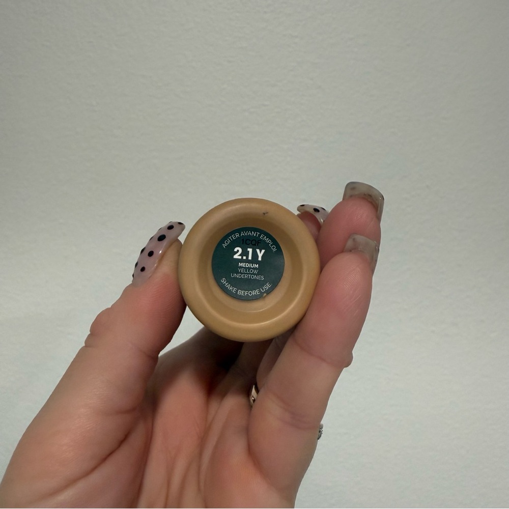 The Ordinary Colours Light Coverage Serum Foundation in 2.1 Y Medium 1 Fl Oz - Picture 4 of 8
